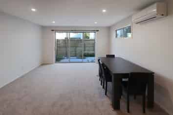1119E High Street, Taita