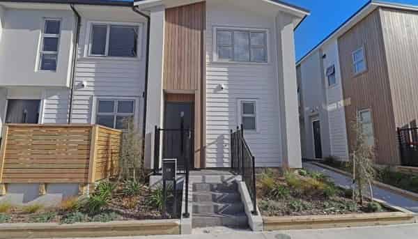 1119E High Street, Taita