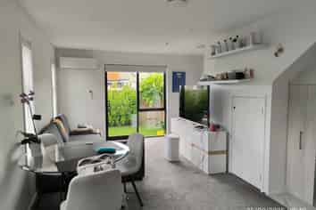 7/4 Johnston Grove, Taita