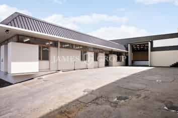 MT EDEN INDUSTRIAL - 13 PARKS INCLUDED