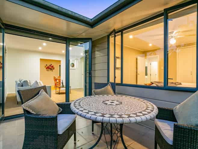 6 May Avenue, Te Atatu South
