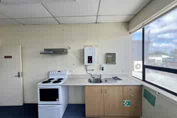 Convenient Mount Albert Level 1 Office | 140m2