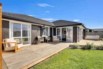 2 Upham Way, Amberley