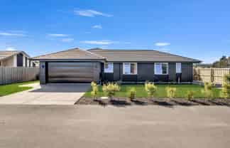 2 Upham Way, Amberley