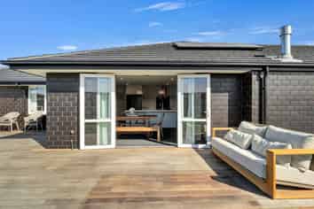 2 Upham Way, Amberley