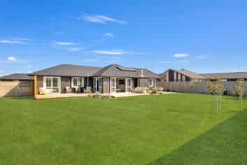 2 Upham Way, Amberley