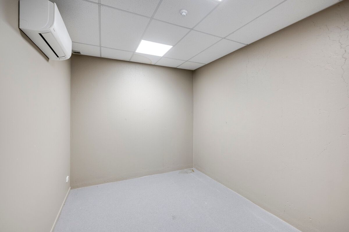 Fully Refurbished Showroom - Napier City Fringe - Mehr