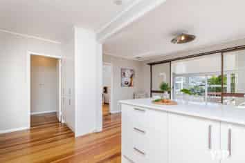 102 Helston Road, Paparangi