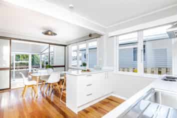 102 Helston Road, Paparangi