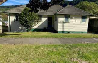 8 Davidson Crescent, Tawa