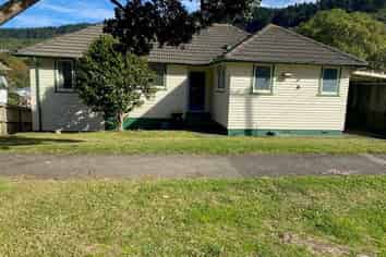 8 Davidson Crescent, Tawa