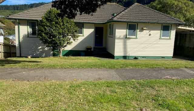 8 Davidson Crescent, Tawa