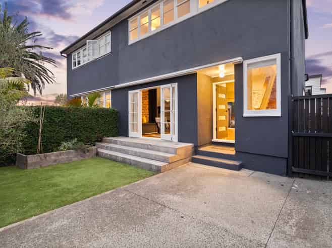 1092 Great North Road, Point Chevalier