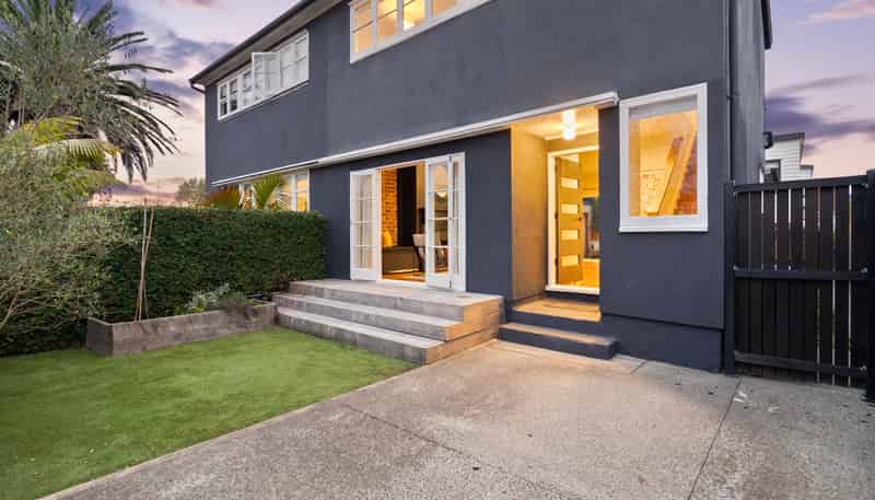 1092 Great North Road, Point Chevalier