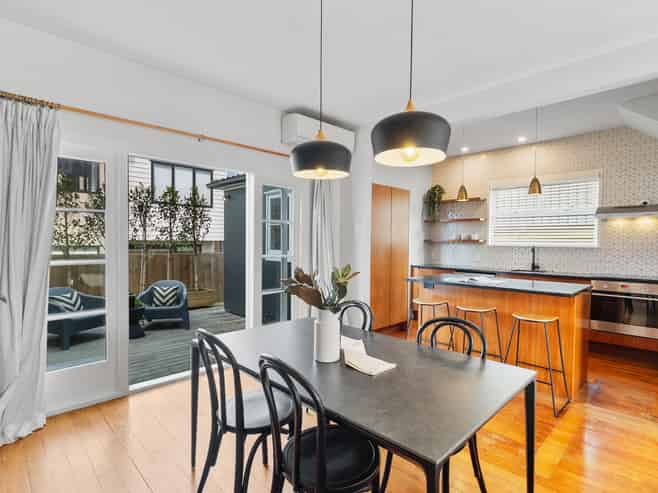 1092 Great North Road, Point Chevalier