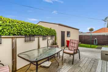 66 Great North Road, Saint Johns Hill