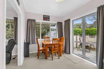 66 Great North Road, Saint Johns Hill