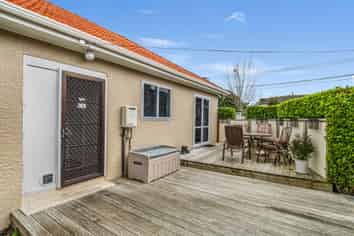 66 Great North Road, Saint Johns Hill