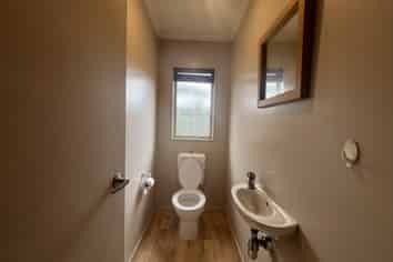 2 Gary John Lane, Dinsdale