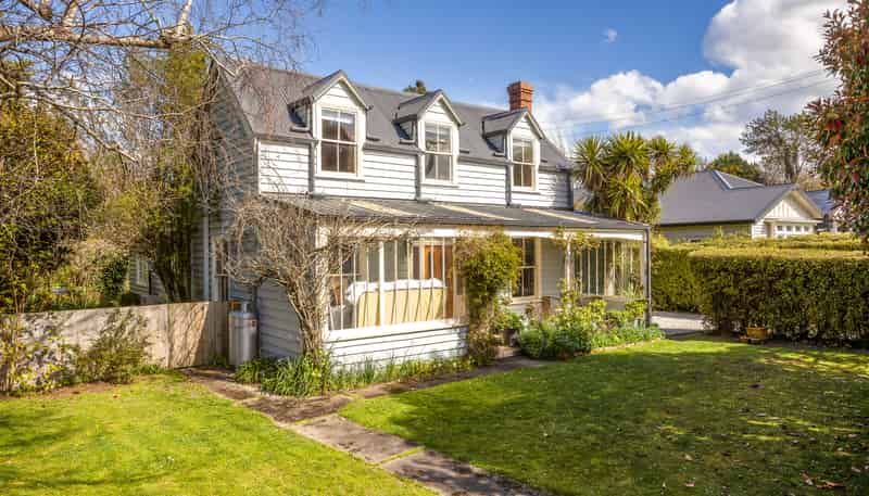 1677 Cust Road, Cust