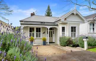 24 Roslyn Terrace, Devonport