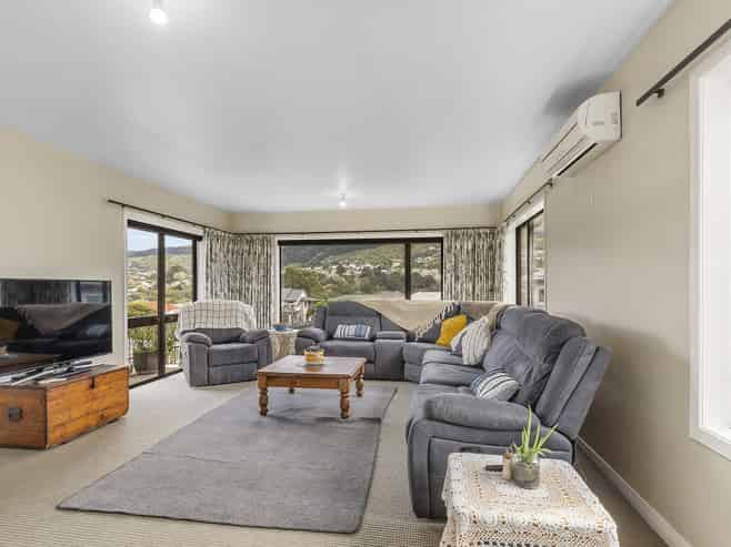 24 Ranui Terrace, Tawa
