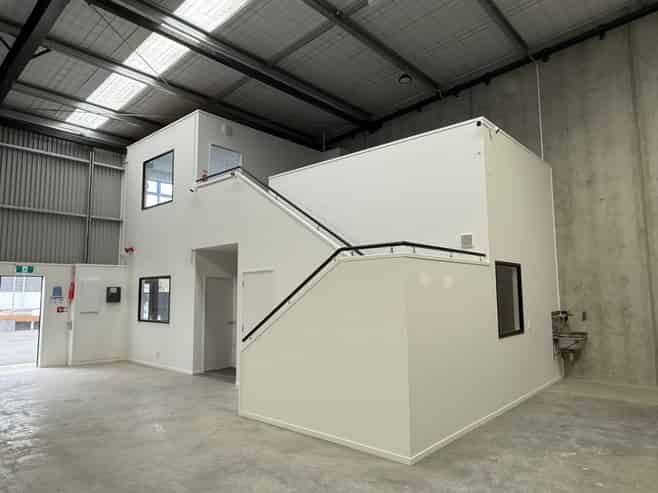 Well-Appointed Industrial Unit with 5 Parks