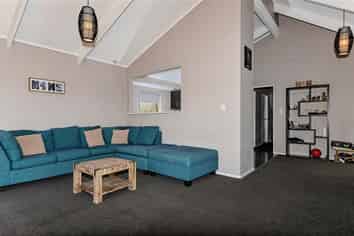 44B Lilburn Crescent , Massey