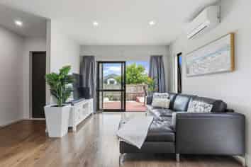 10 Silver Beech Street, Takanini
