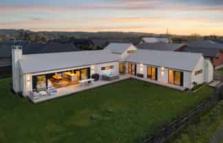 8 Benjamin Place, Clevedon