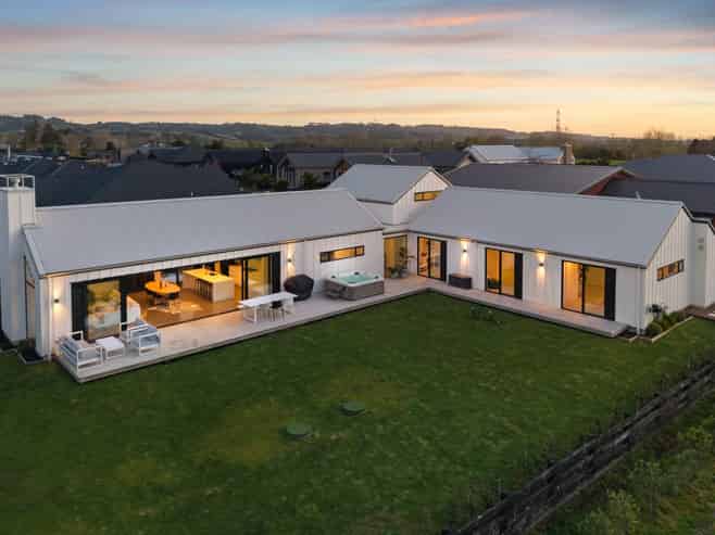 8 Benjamin Place, Clevedon