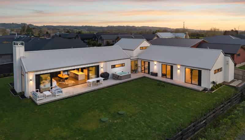 8 Benjamin Place, Clevedon