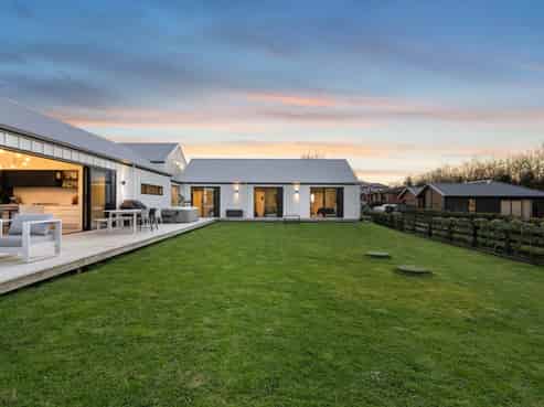 8 Benjamin Place, Clevedon