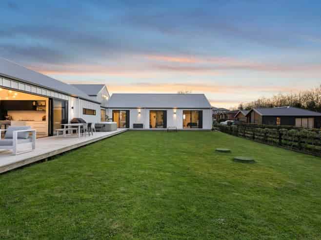 8 Benjamin Place, Clevedon