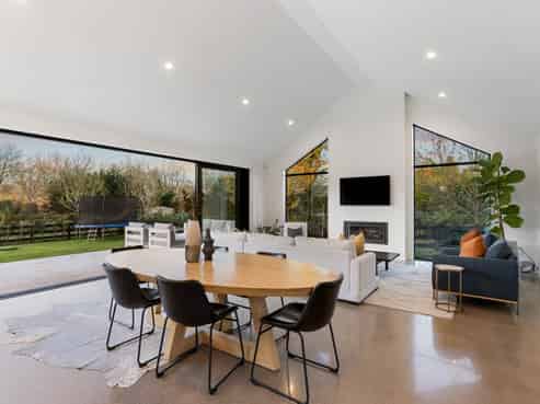 8 Benjamin Place, Clevedon