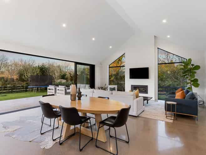 8 Benjamin Place, Clevedon