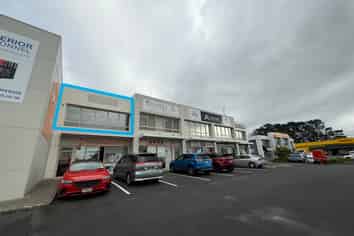 Freshly Renovated Office in High-Exposure Complex