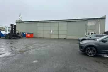 Workshop with secured yard