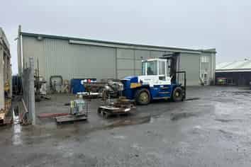 Workshop with secured yard
