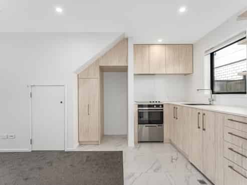 2/3 Johnston Grove, Taita