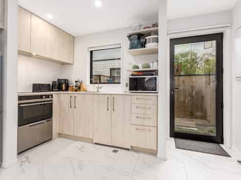 2/3 Johnston Grove, Taita