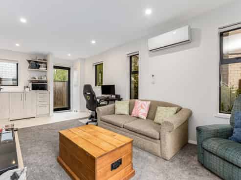 2/3 Johnston Grove, Taita