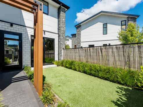 2/3 Johnston Grove, Taita