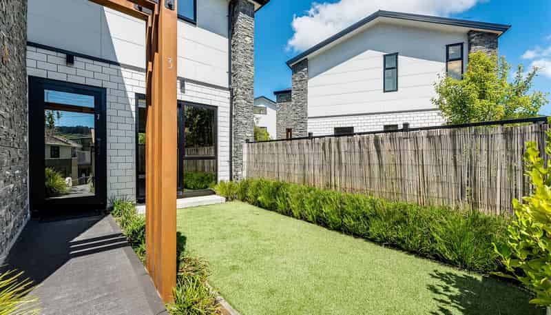 2/3 Johnston Grove, Taita