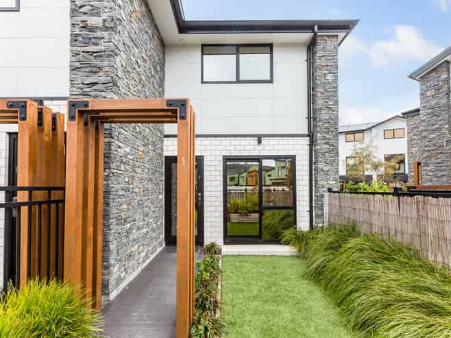 2/3 Johnston Grove, Taita