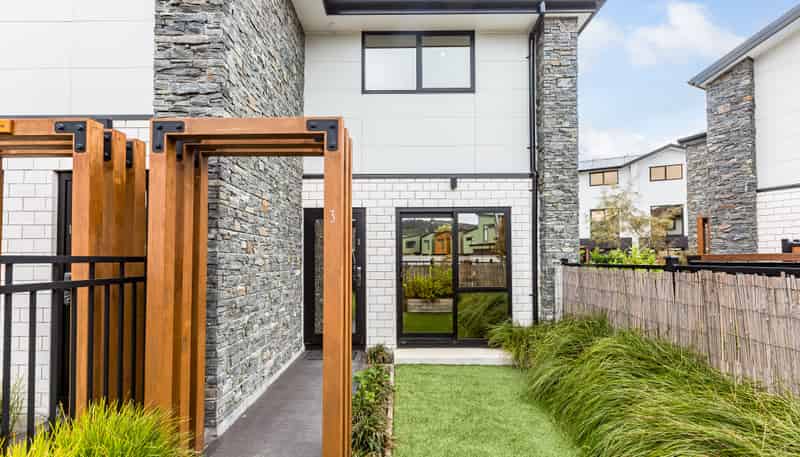 2/3 Johnston Grove, Taita