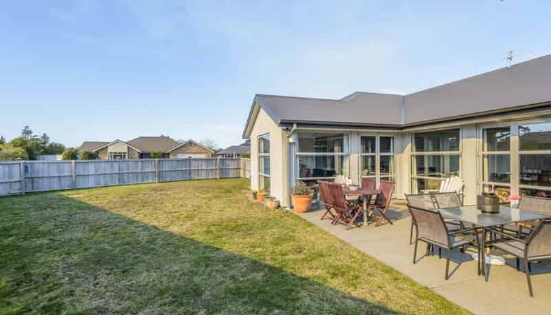 15 Foresters Crescent, Parklands