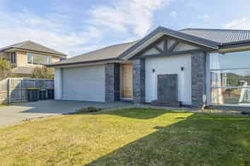 15 Foresters Crescent, Parklands