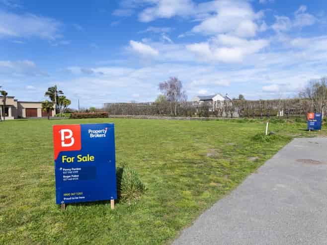 10 and 12 Allan Avenue, Makauri