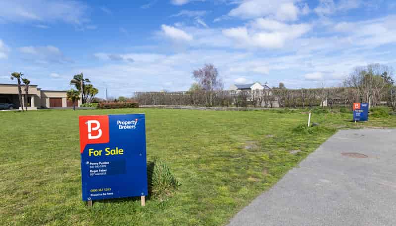 10 and 12 Allan Avenue, Makauri